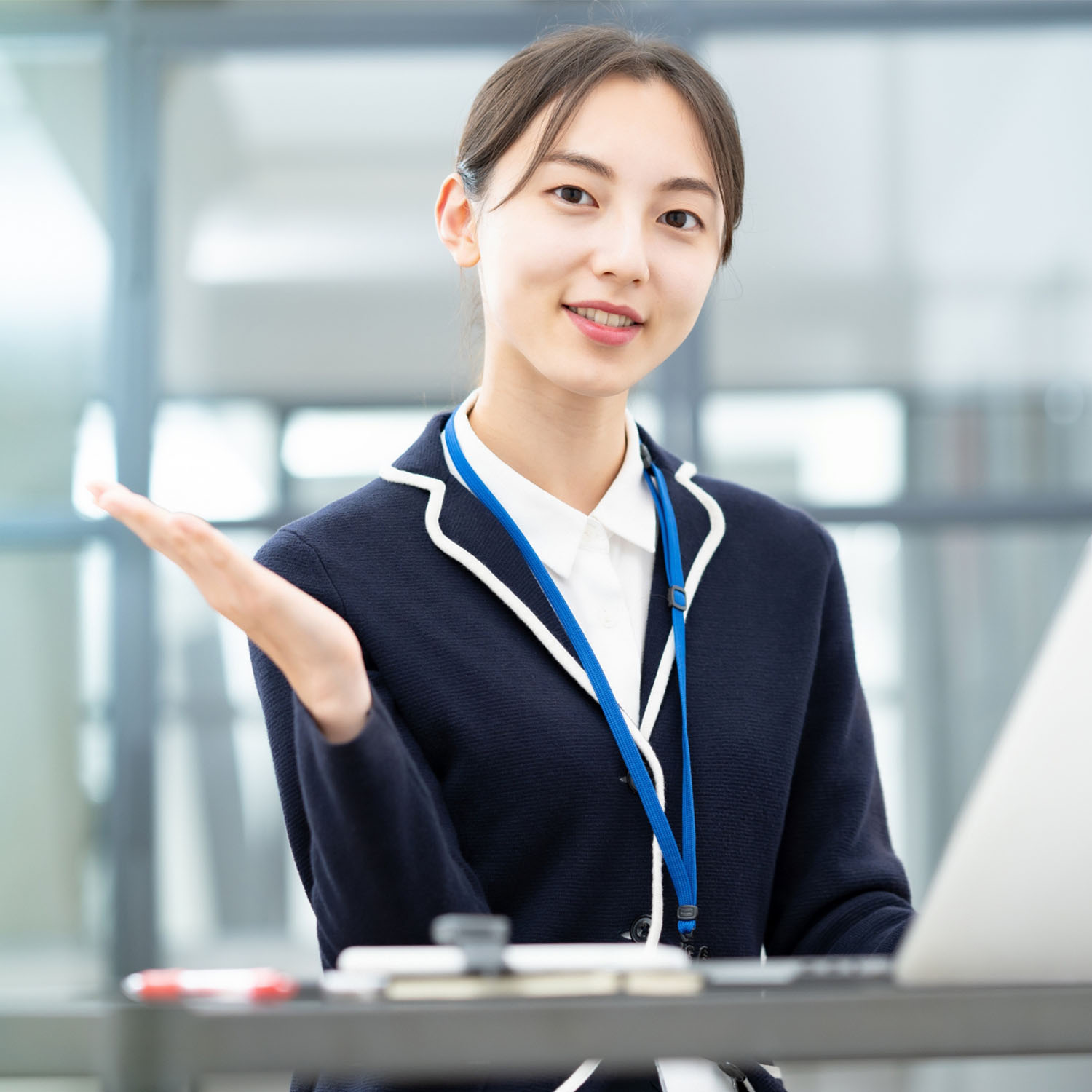 受付・来客対応の基本｜案内・お茶出し・お見送りのマナーや押さえるポイントも解説｜受付システム【ラクネコ】